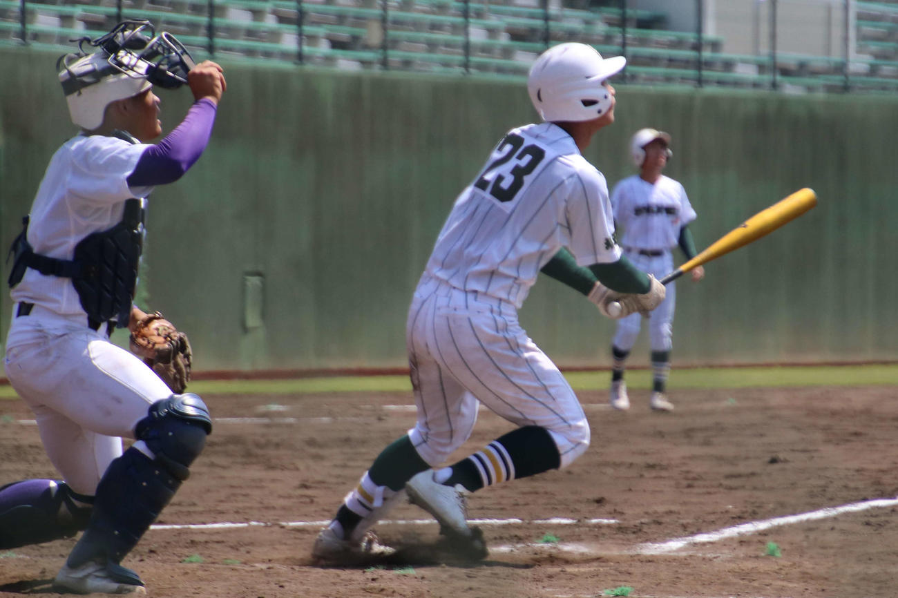 川口－昌平　公式戦初出場ながら、4打数3安打3打点と活躍した昌平の桜井（撮影・保坂淑子）
