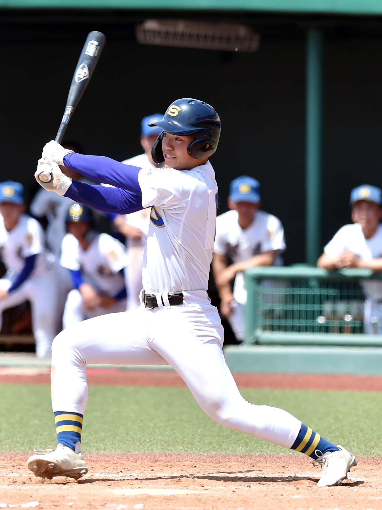 4回裏聖光学院2死一、二塁、2点適時三塁打を放つ杉山（撮影・相沢孔志）