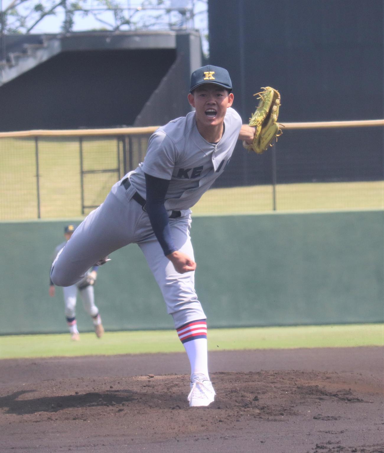 藤嶺藤沢対慶応　先発し力投する慶応・松井（撮影・星夏穂）