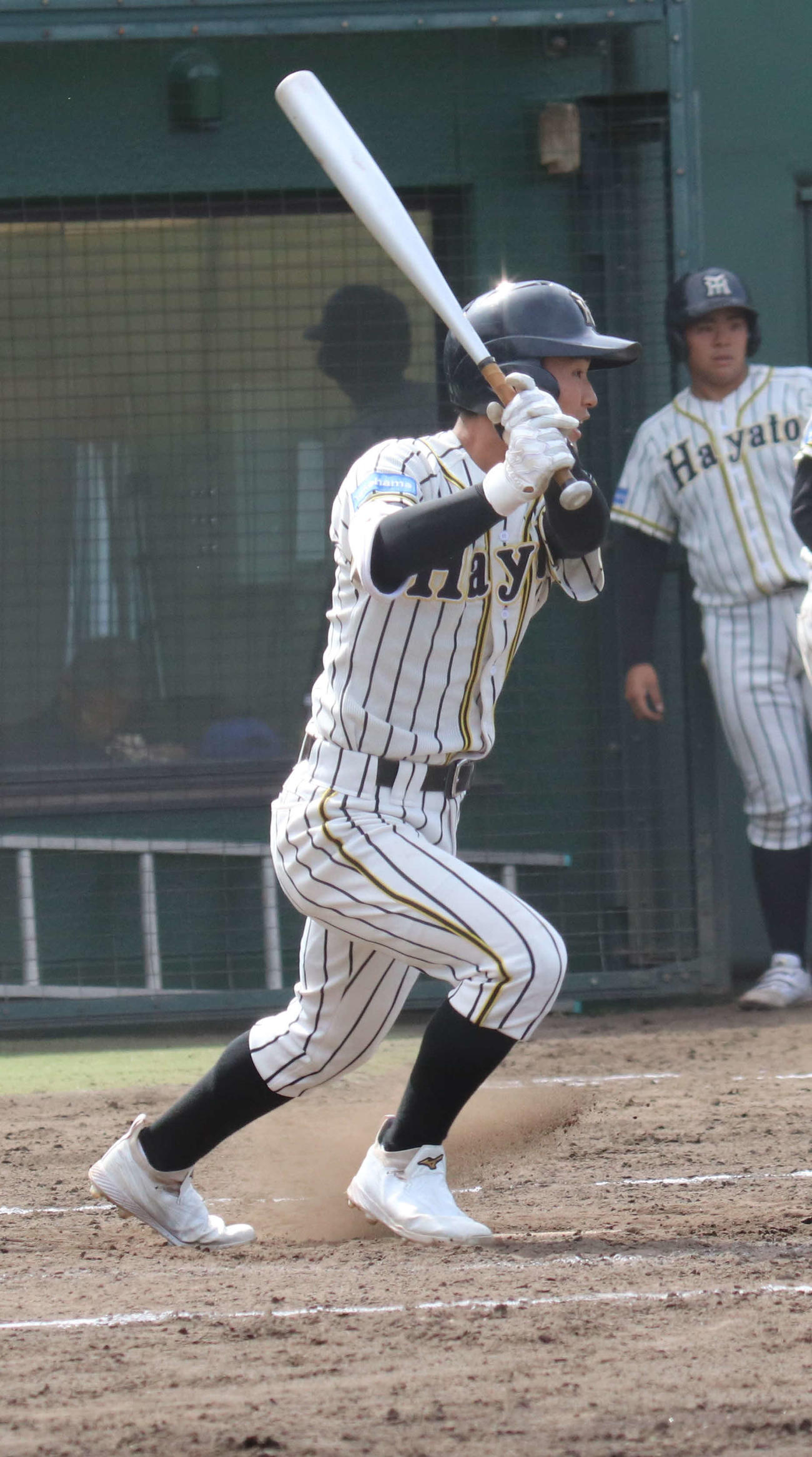 横浜隼人対立花学園　1回表2死一、三塁　先制の右前適時打を放った嬉野（撮影・星夏穂）