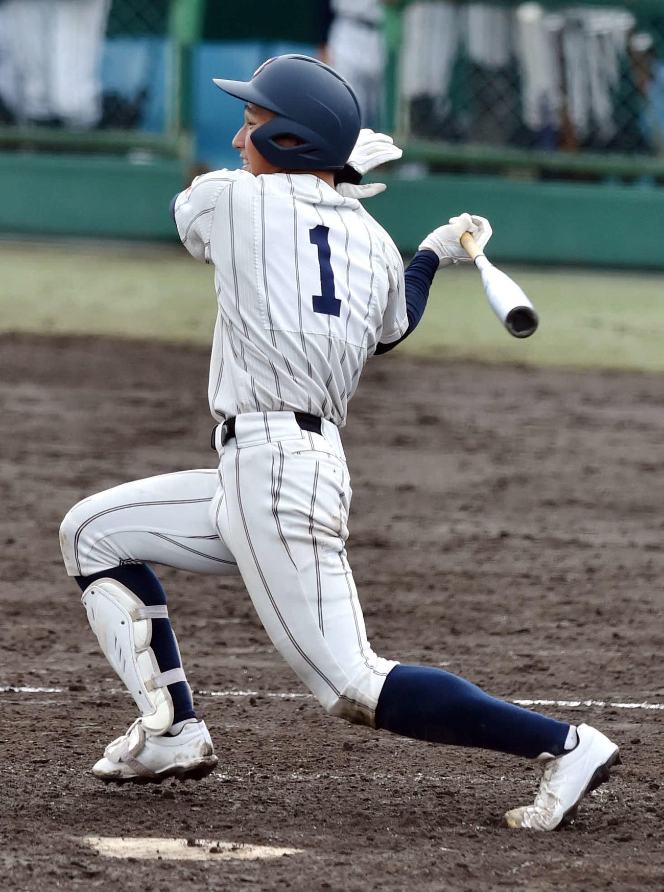 山形中央対創学館　5回表山形中央無死、右前打を放つ武田陸（撮影・相沢孔志）
