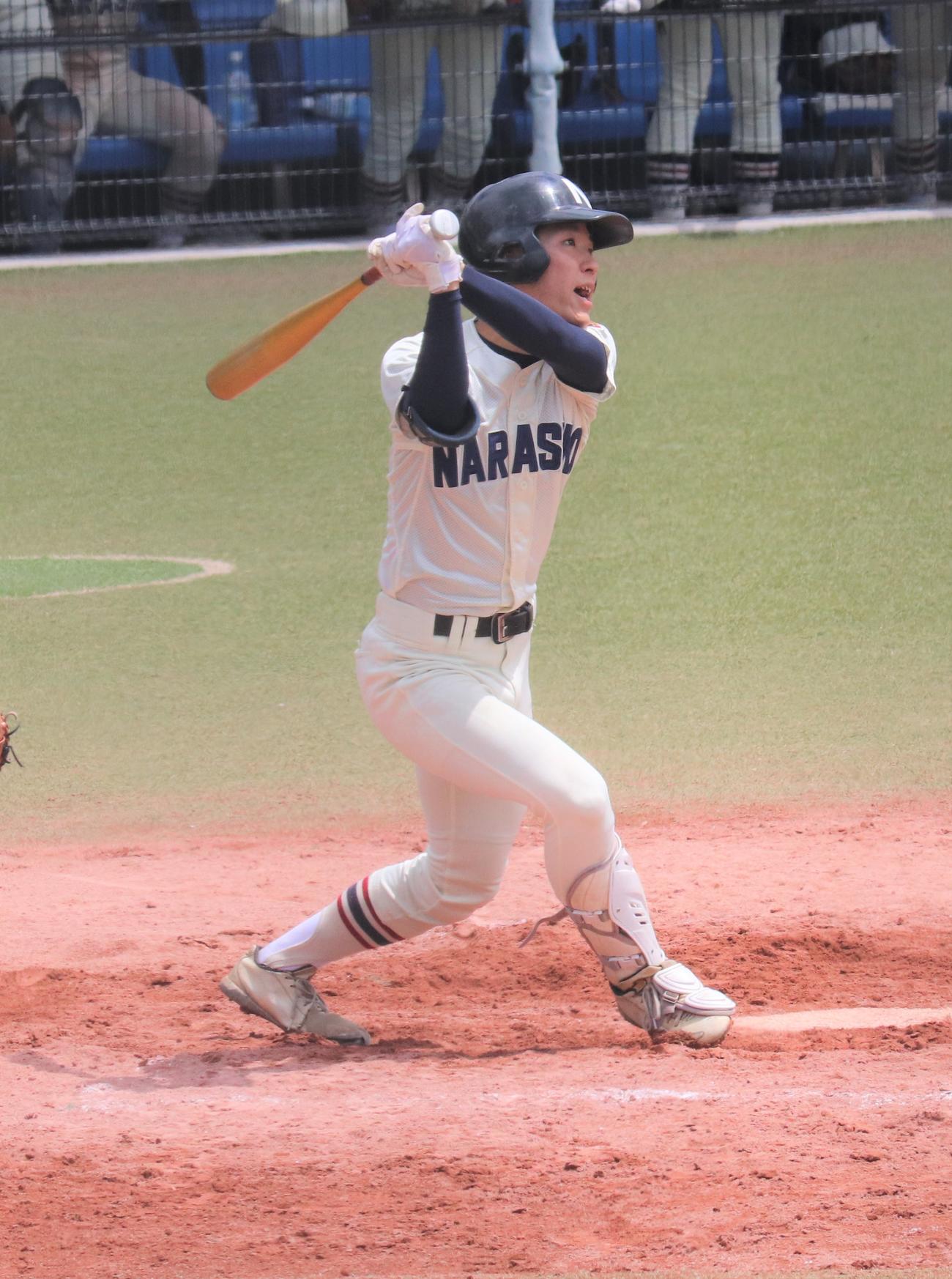 市船橋対習志野　9回裏習志野1死満塁　サヨナラ打を放つ鈴木翔（撮影・星夏穂）