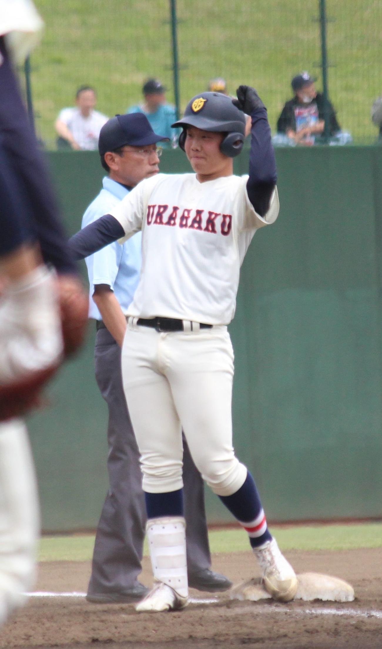 浦和学院対市川越　1回表浦和学院2死満塁、走者一掃の適時三塁打を放った伊藤（撮影・保坂恭子）
