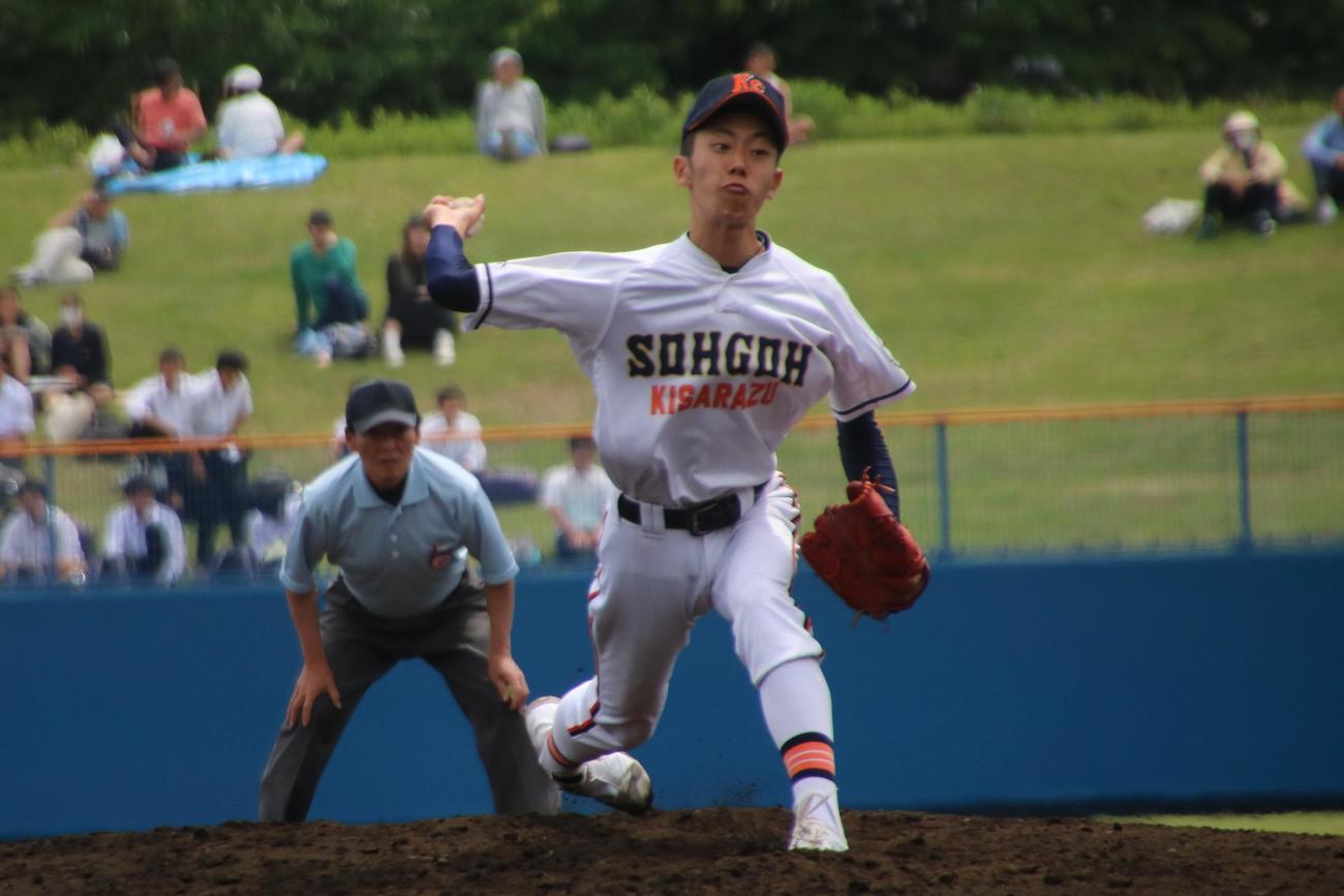 中央学院対木更津総合　6回を投げ2安打1失点と好投した木更津総合の先発・石沢（撮影・保坂淑子）