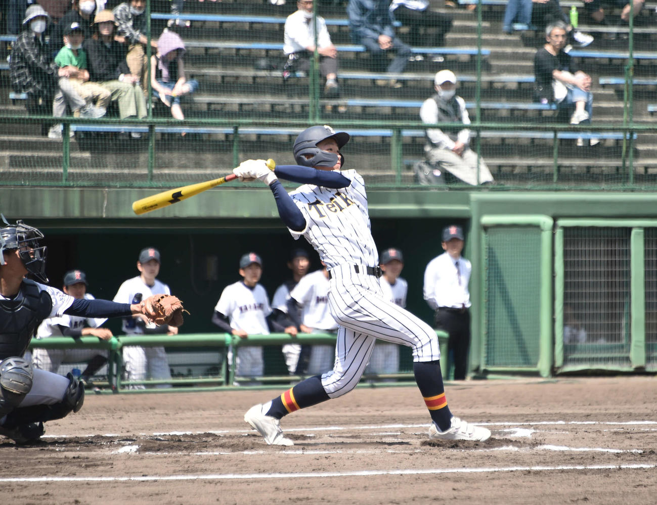 1回表2死一、二塁、帝京長岡・有馬が右翼フェンス直撃の先制三塁打