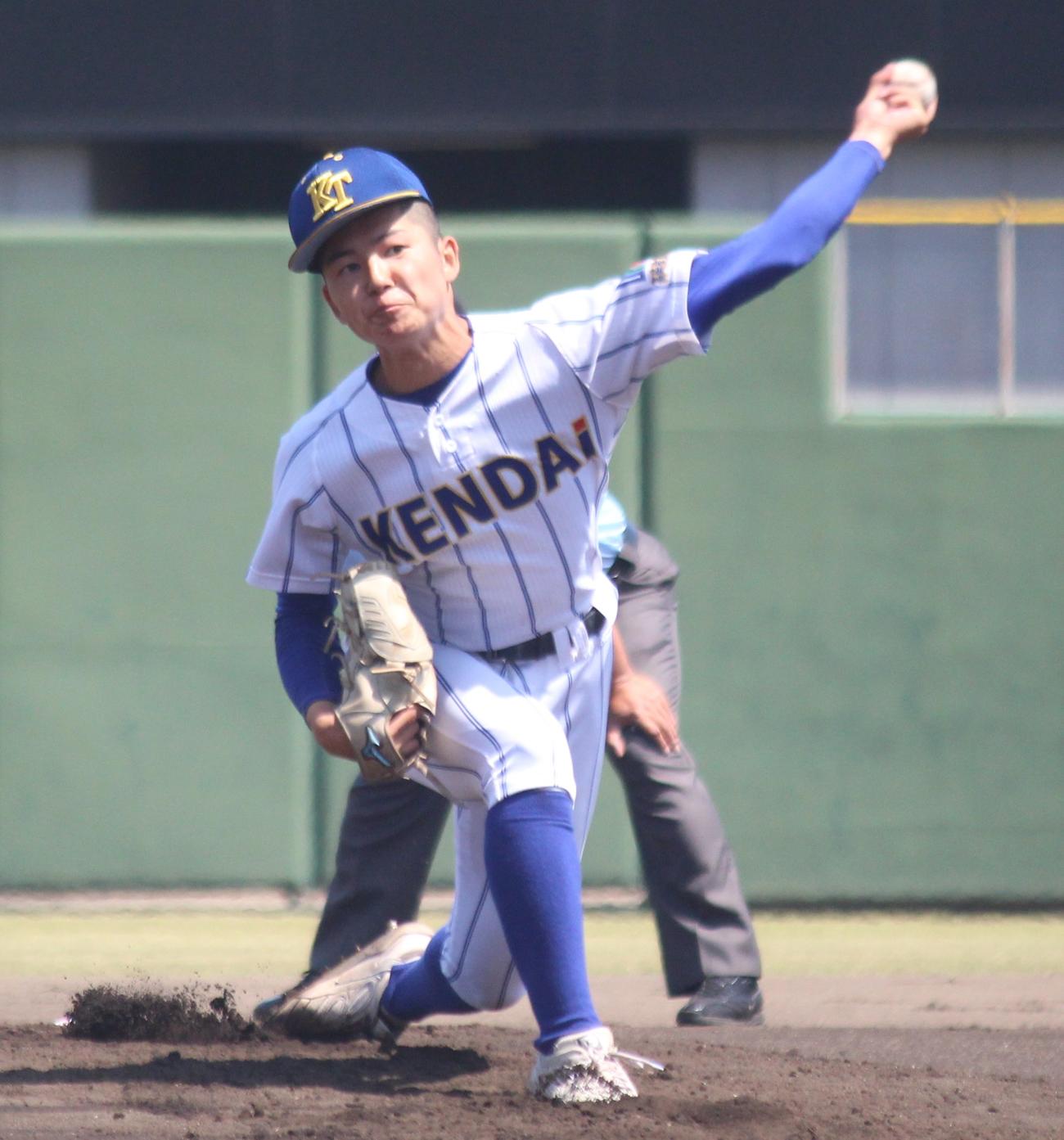 明和県央対高崎健康福祉大高崎　先発し力投する高崎健康福祉大高崎・佐藤龍（撮影・保坂恭子）