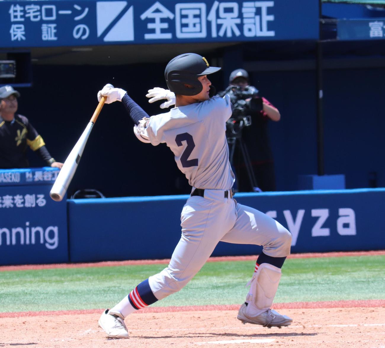慶応対横浜隼人　5回表慶応無死満塁　左越え満塁弾を放った渡辺憩（撮影・星夏穂）
