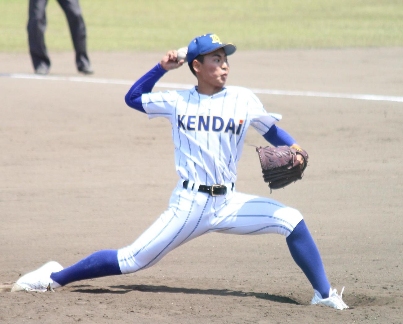 明和県央対高崎健康福祉大高崎　2番手で登板した高崎健康福祉大・多田（撮影・保坂恭子）