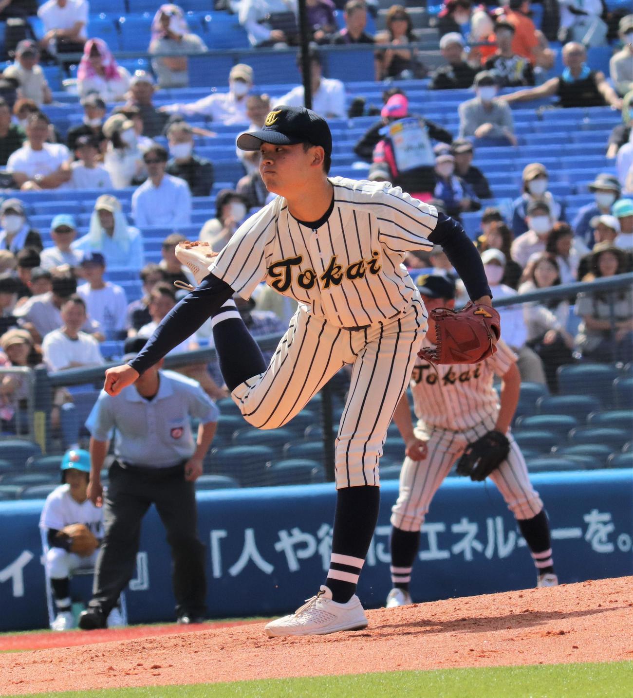 東海大相模対相洋　先発し力投する東海大相模・子安（撮影・星夏穂）