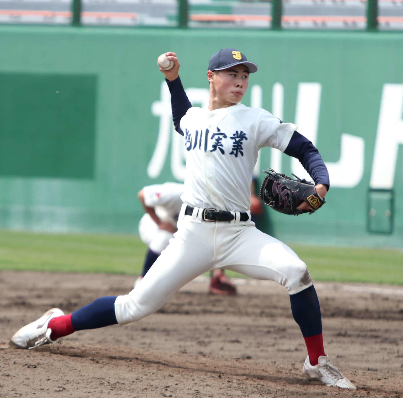 旭川実対富良野　3番手で登板し2回を無失点に抑えた旭川実・田中（撮影・山崎純一）