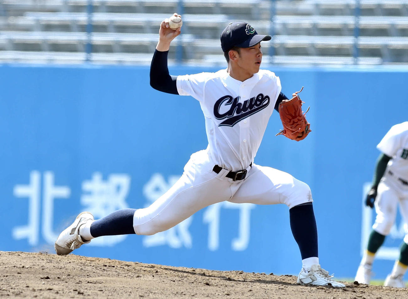 大曲農対秋田中央　2番手で救援登板した秋田中央・田中（撮影・相沢孔志）