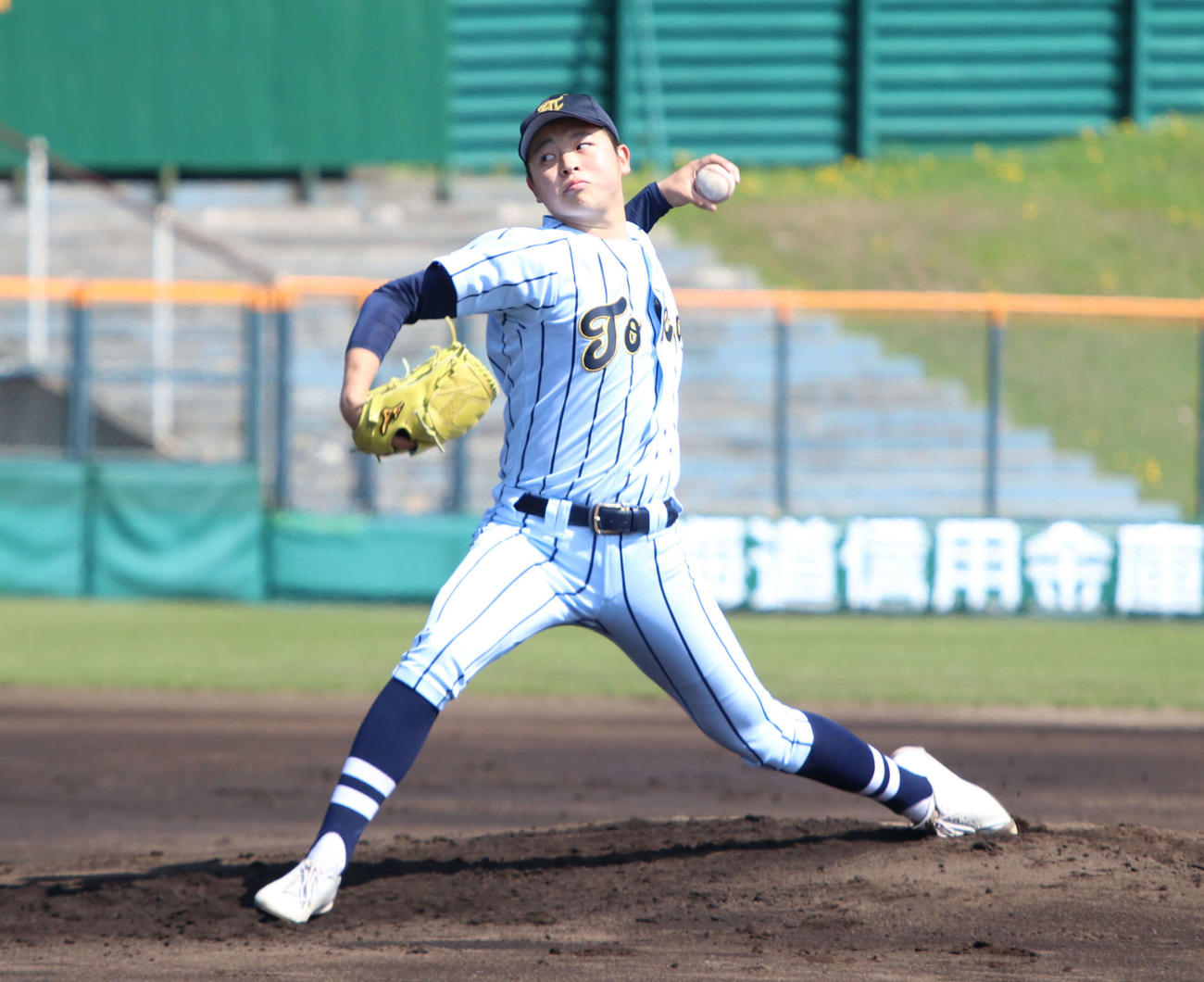 札幌丘珠対東海大札幌　先発した東海大札幌・阿部（撮影・山崎純一）