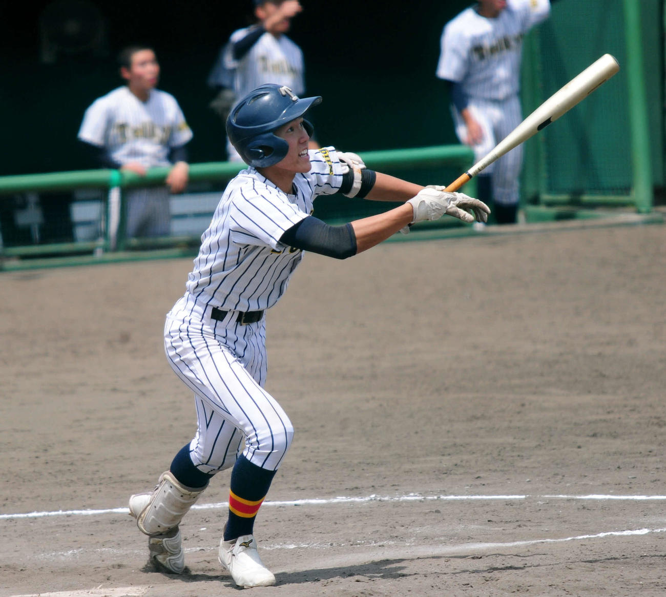 9回表1死二、三塁で右越えの2点二塁打を放つ帝京長岡・竹部