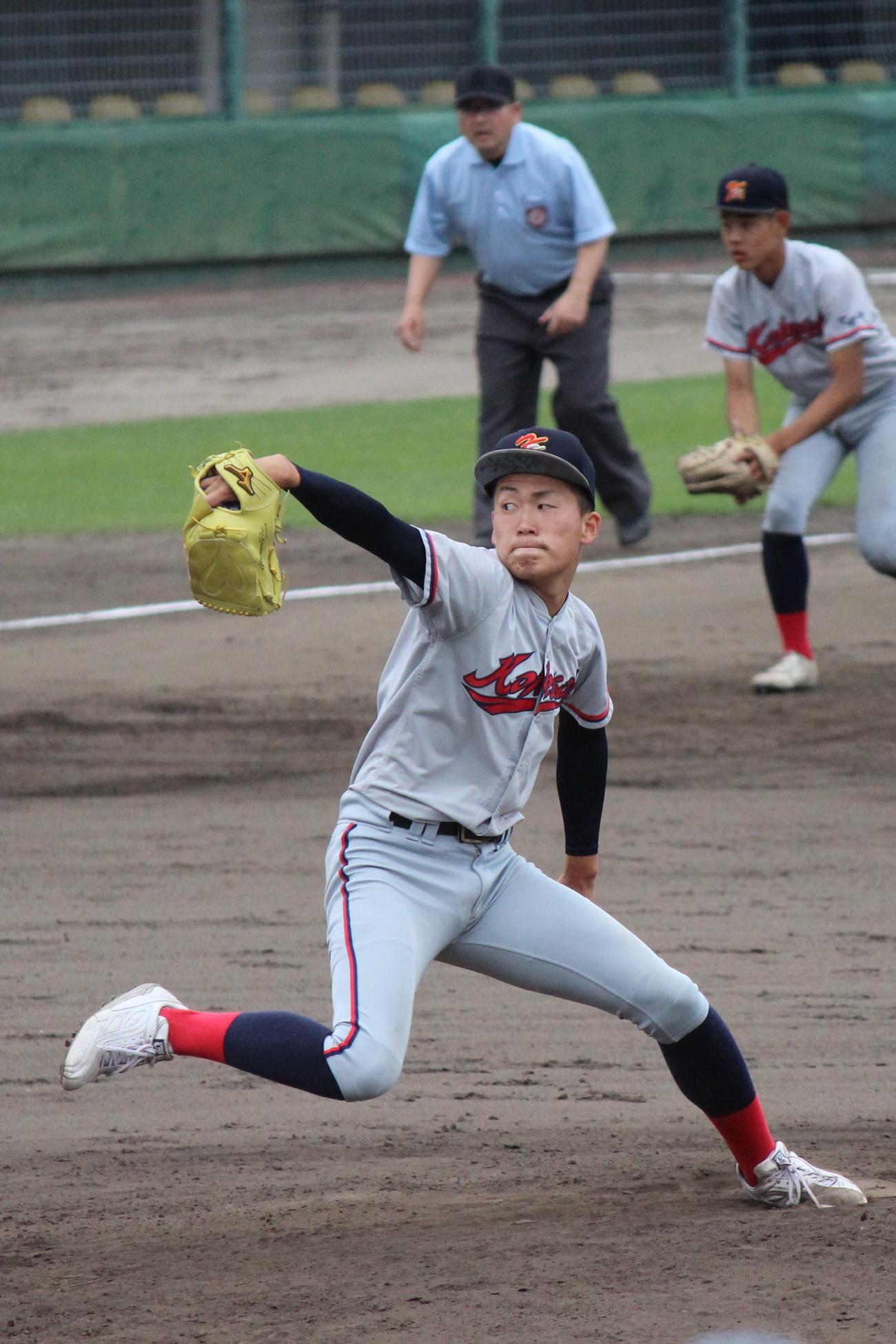 無失点投球で勝利を導いた京都国際・杉原（撮影・柏原誠）