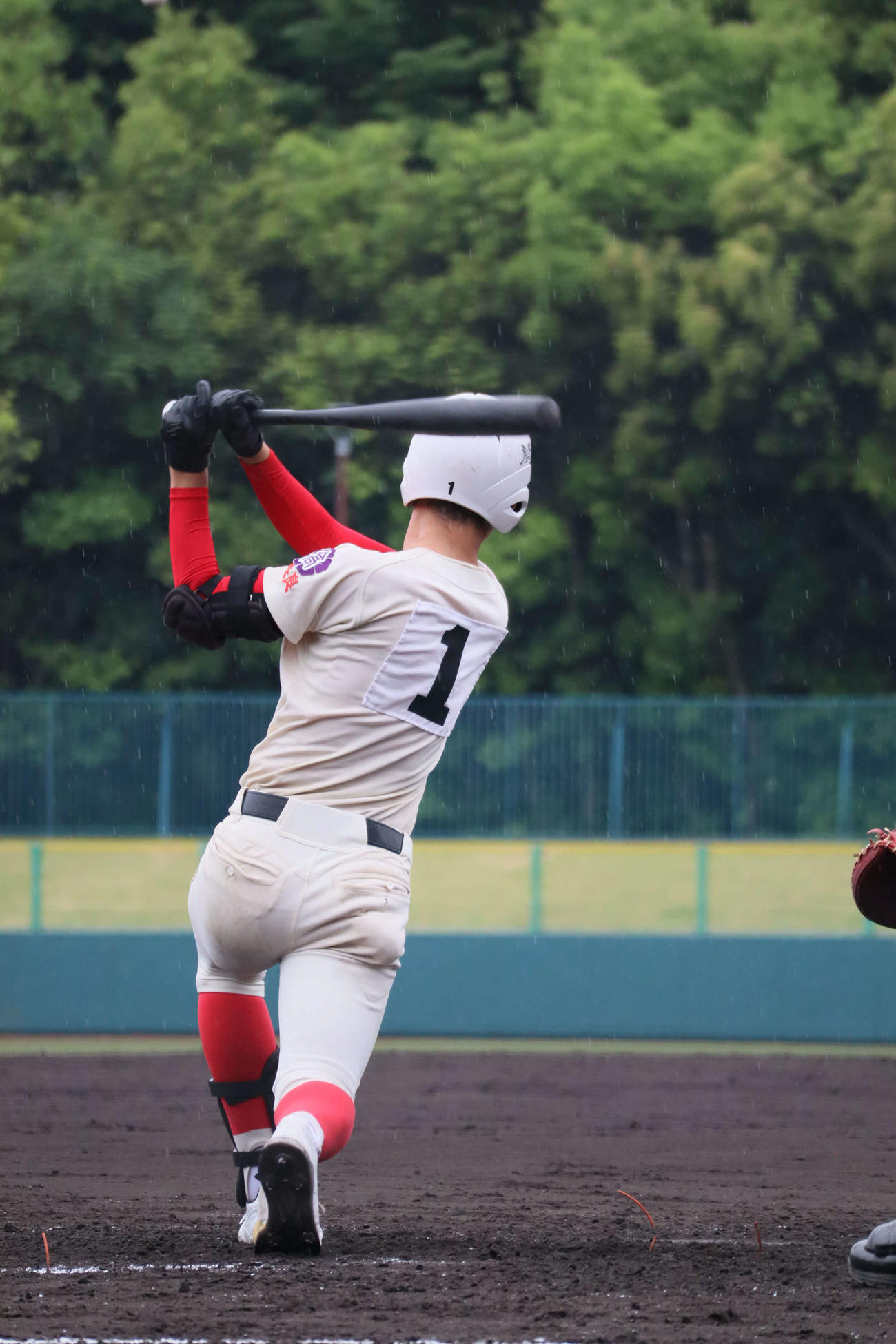 高校野球奈良大会　智弁学園対天理8回表智弁学園無死満塁で右前適時打を放った藤田健人投手（撮影・村松万里子）
