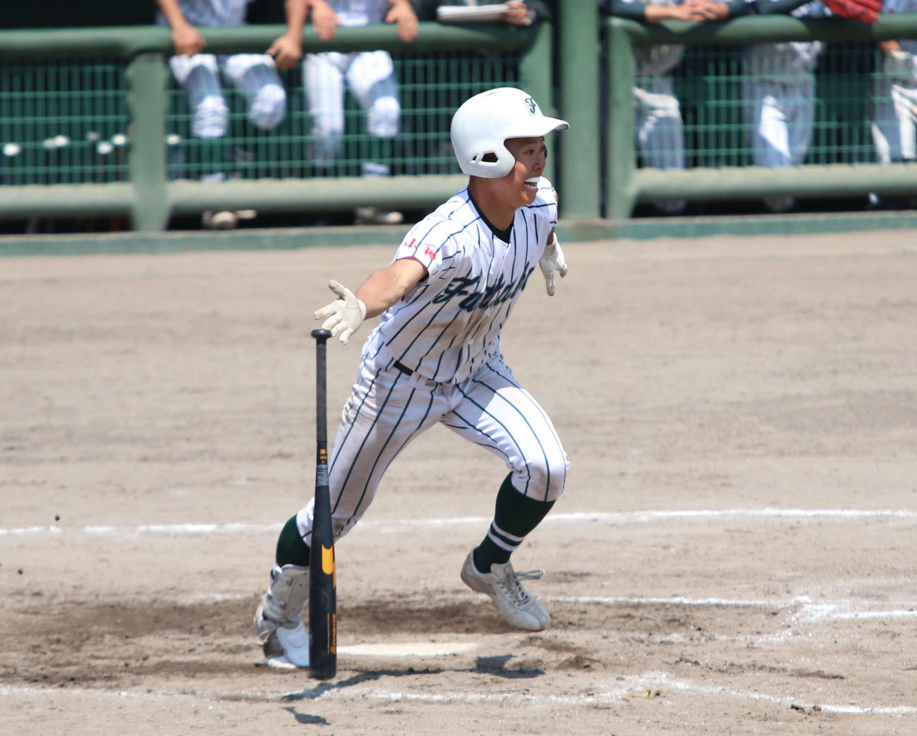 北照対小樽双葉　8回裏小樽双葉2死満塁、右前に勝ち越しの2点適時打を放つ増井（撮影・山崎純一）