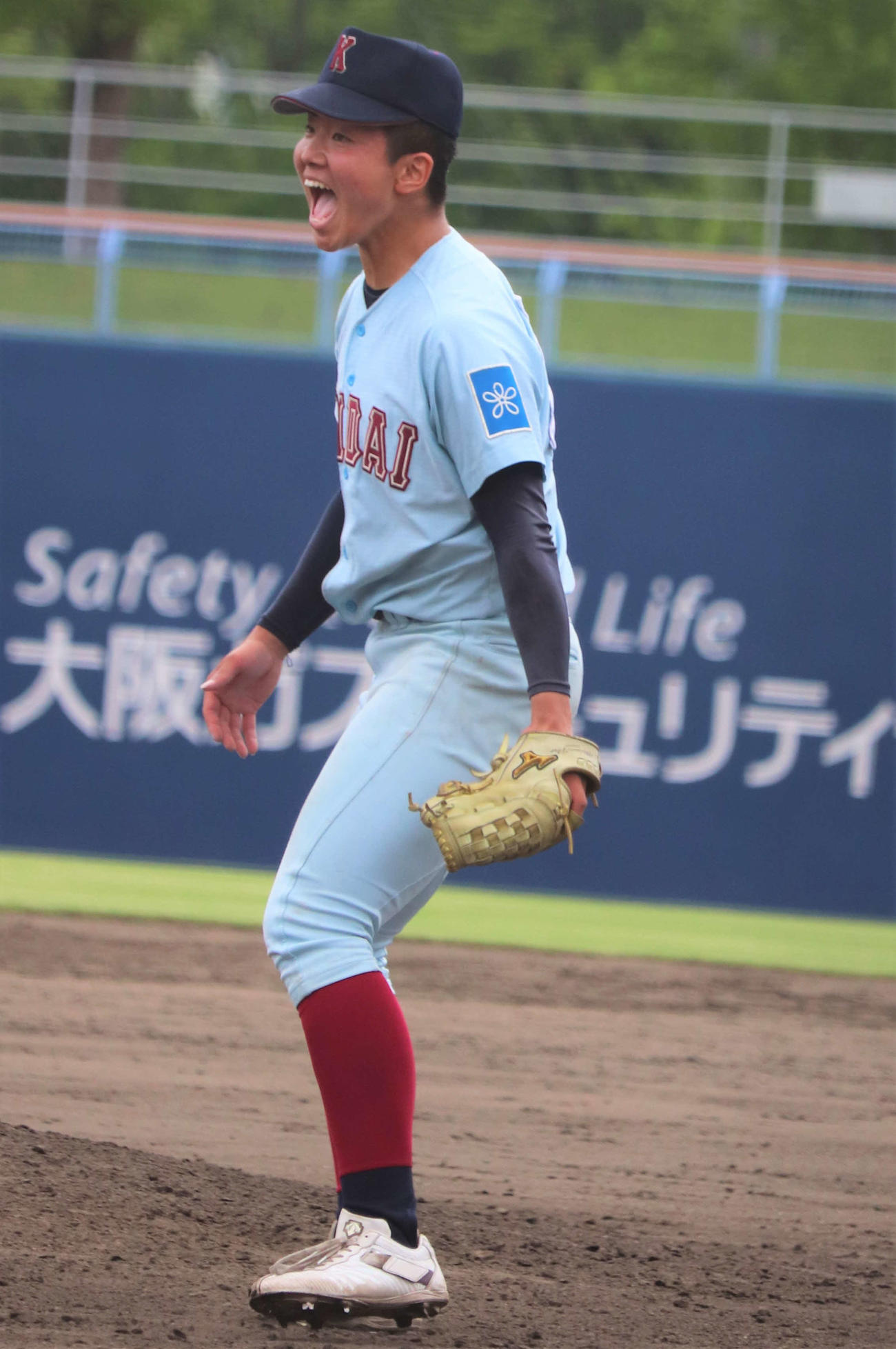 近大付対大商大堺　3位決定戦　近大付の先発市村投手が完封しマウンド上で喜びを爆発させる（撮影・中島麗）