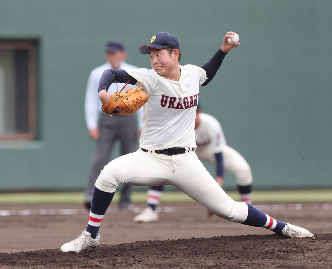 浦和学院対専大松戸　力投する浦和学院先発の伊藤（撮影・宮地輝）