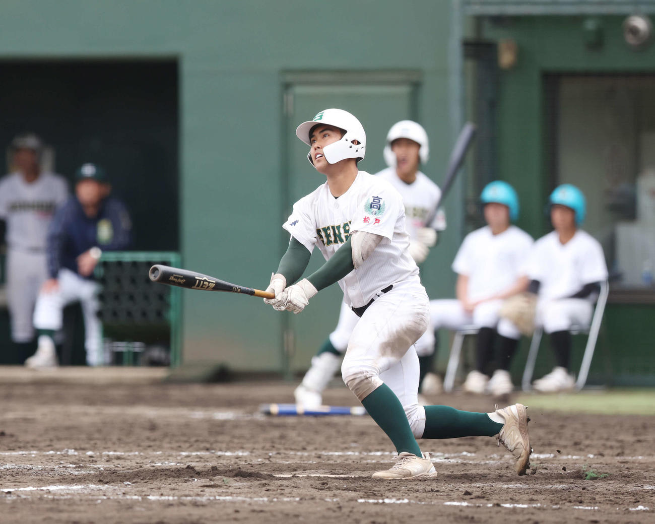 浦和学院対専大松戸　8回裏専大松戸2死三塁、逆転の左越え2点本塁打を放つ吉田（撮影・宮地輝）