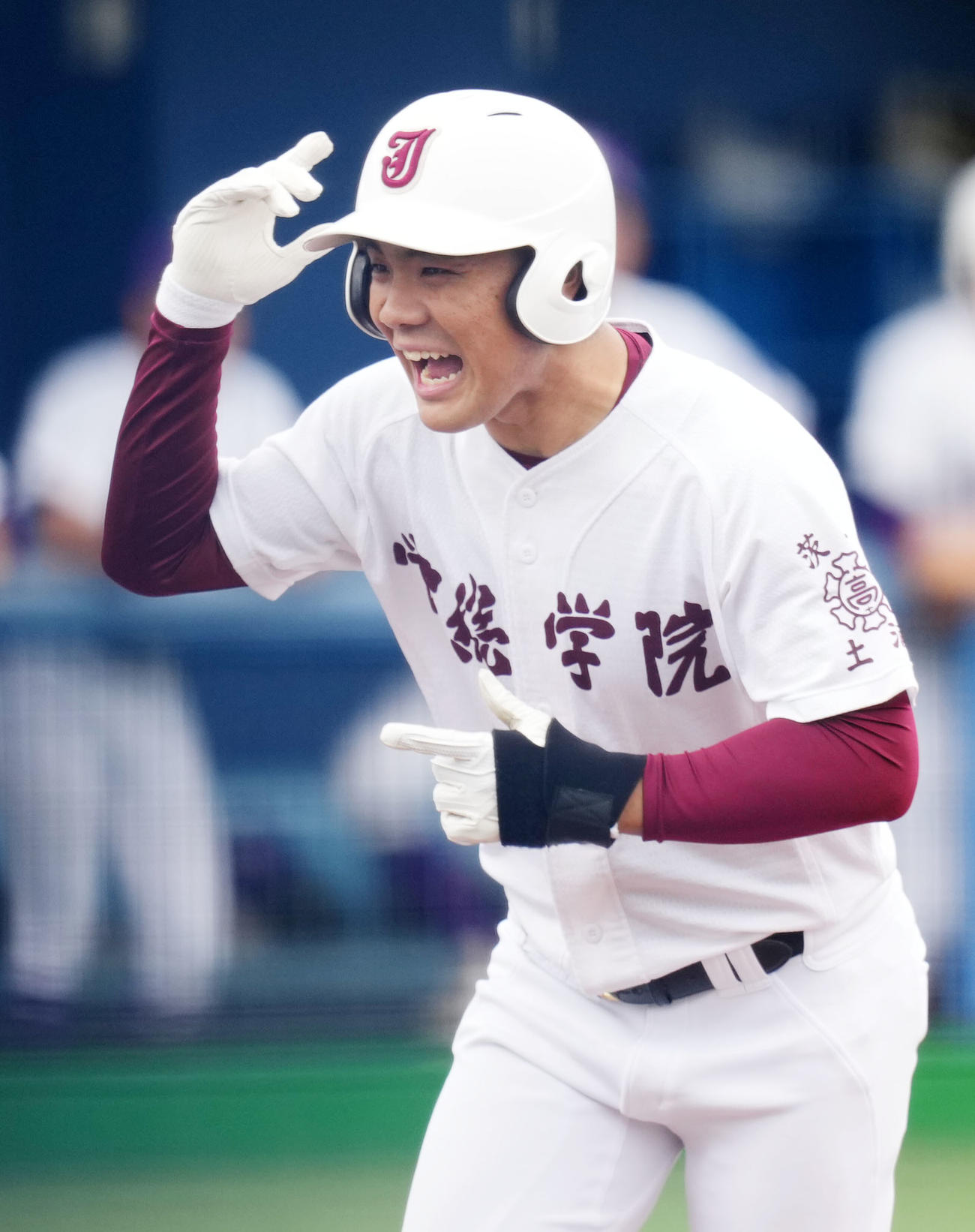 常総学院対関東第一　1回表常総学院2死、右越え本塁打を放ち笑顔を見せる川上（撮影・横山健太）