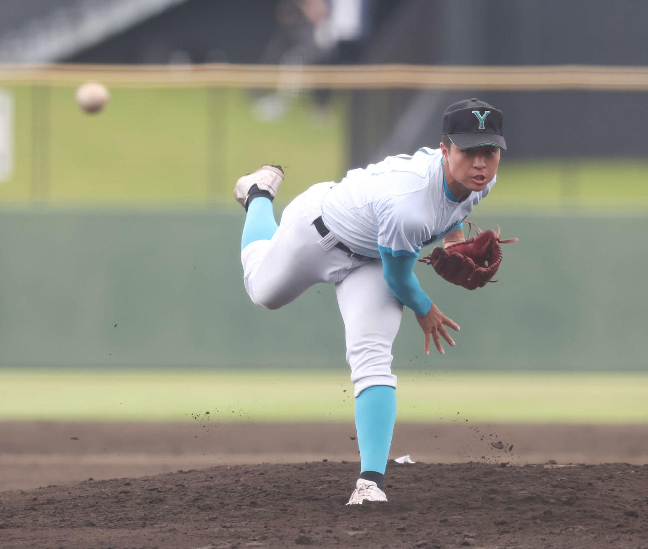 力投する山梨学院先発の林（撮影・宮地輝）