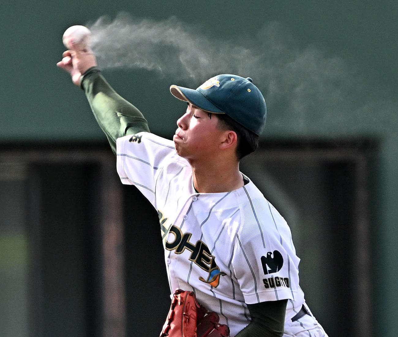 文星芸大付対昌平　昌平2番手で投球する佐藤勇（撮影・滝沢徹郎）