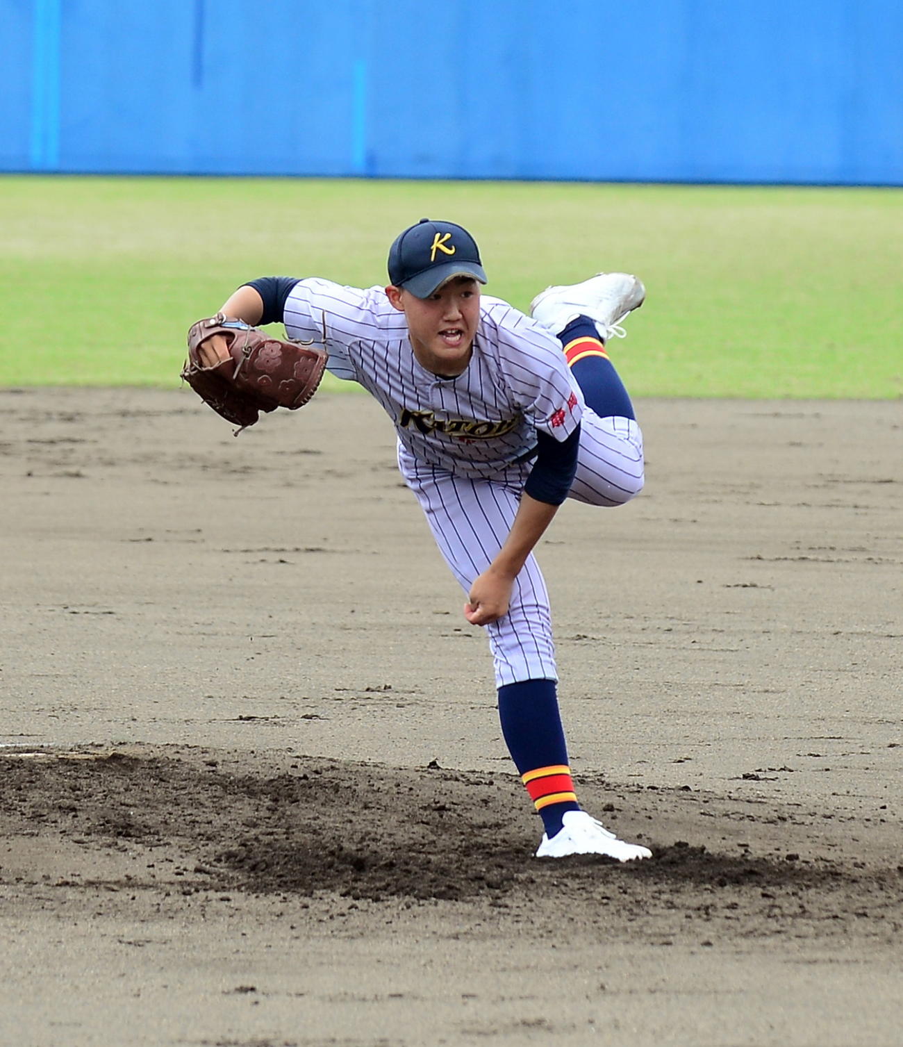 力投する加藤学園・吉川