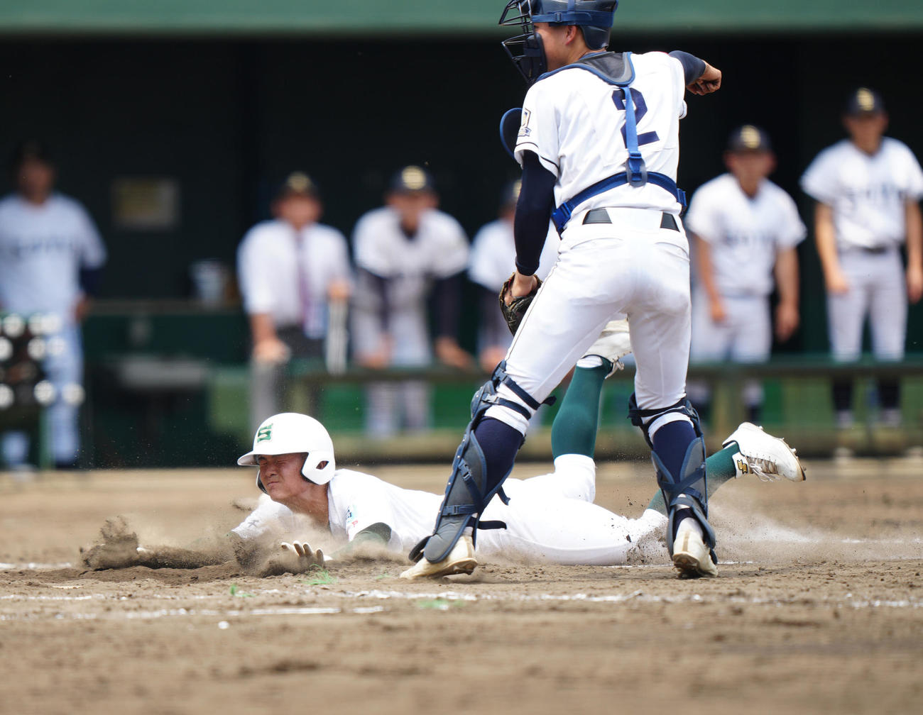 専大松戸対相洋　5回表専大松戸2死二塁、中山の適時打で生還する宮尾（撮影・江口和貴）