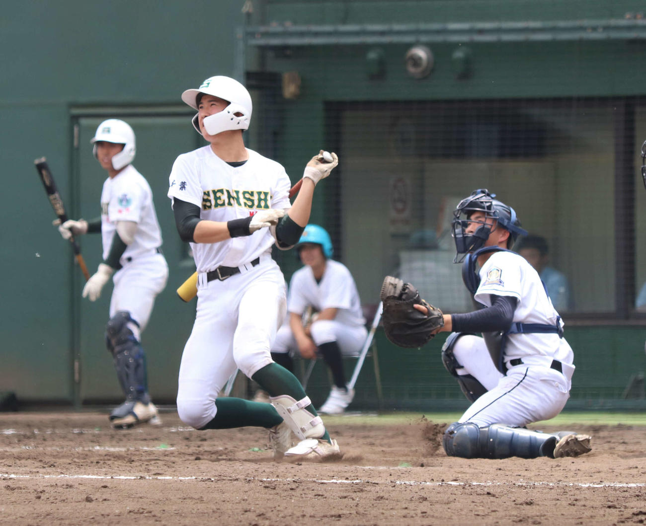 専大松戸対相洋　5回表専大松戸2死二塁、同点となる左前適時打を放つ中山（撮影・黒須亮）