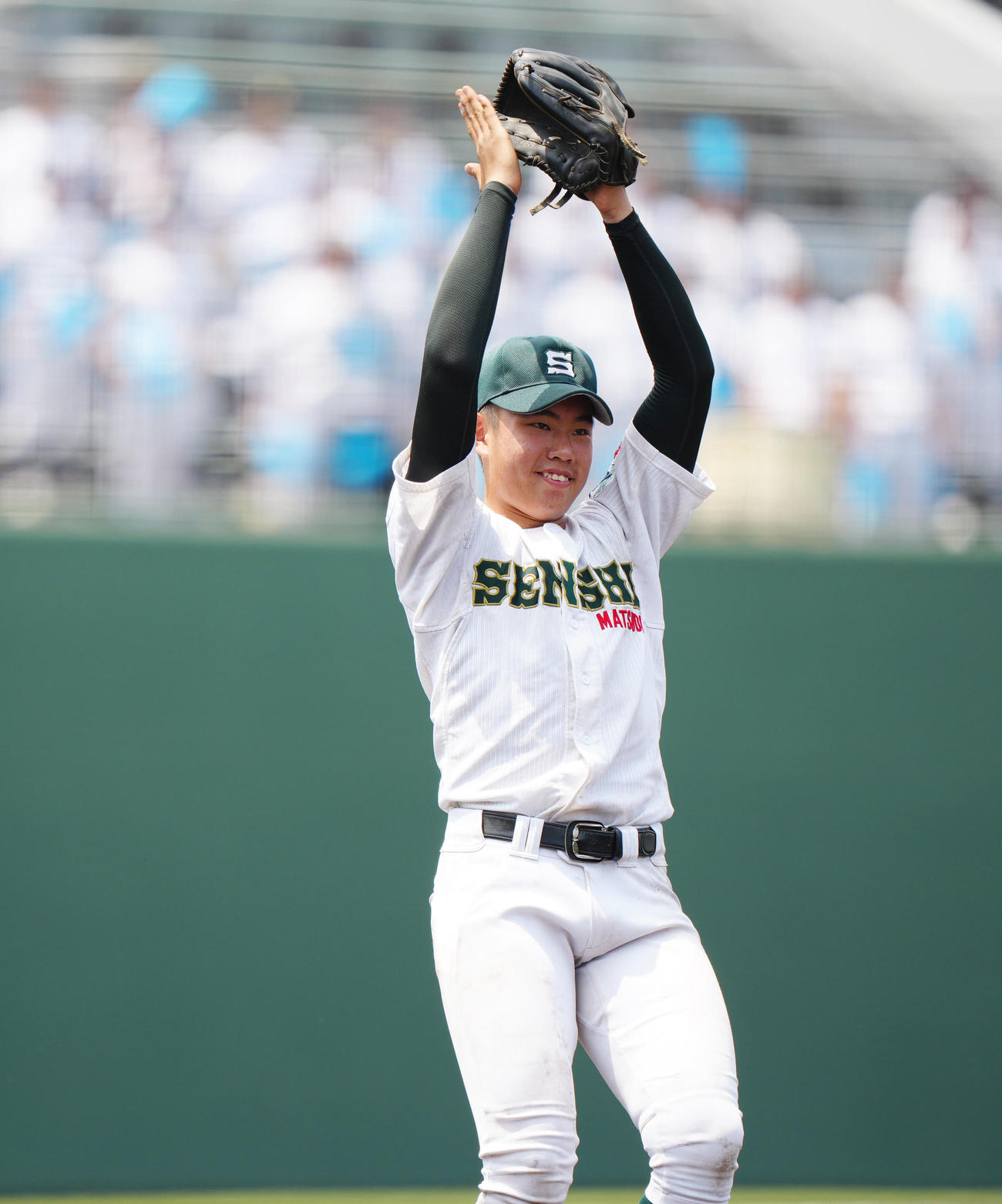 専大松戸対相洋　9回裏相洋2死二塁、永野を二邪飛に仕留め、喜ぶ2番手の青野（撮影・江口和貴）