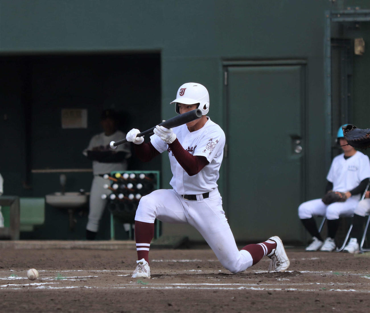 明和県央対常総学院　6回裏常総学院1死三塁、吉田が7点目となるスクイズを決める＝（撮影・黒須亮）