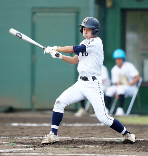 専大松戸対相洋　2回裏相洋2死二、三塁、適時内野安打とする永野（撮影・江口和貴）