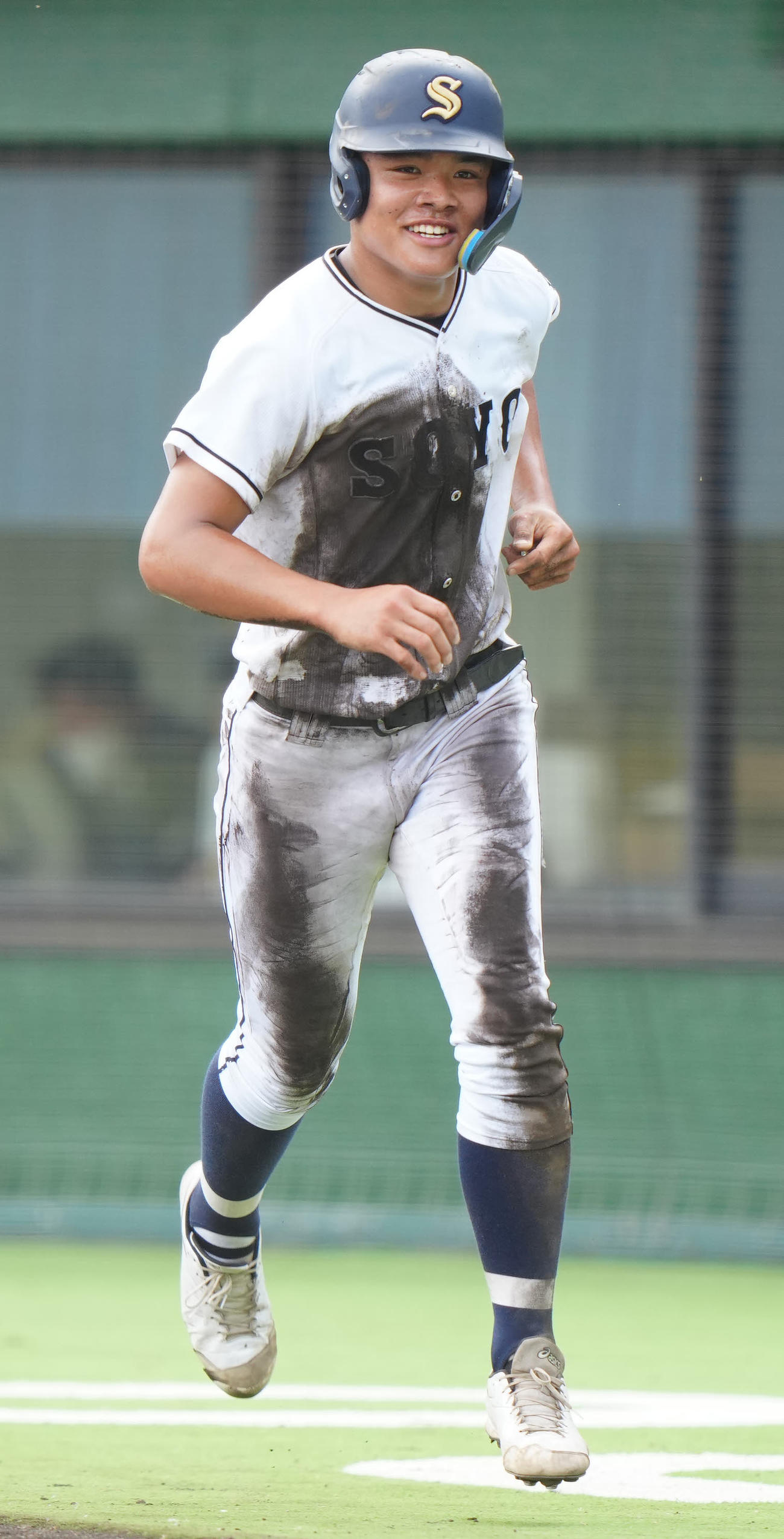 専大松戸対相洋　2回裏相洋2死満塁、梅沢の暴投で生還した二宮（撮影・江口和貴）