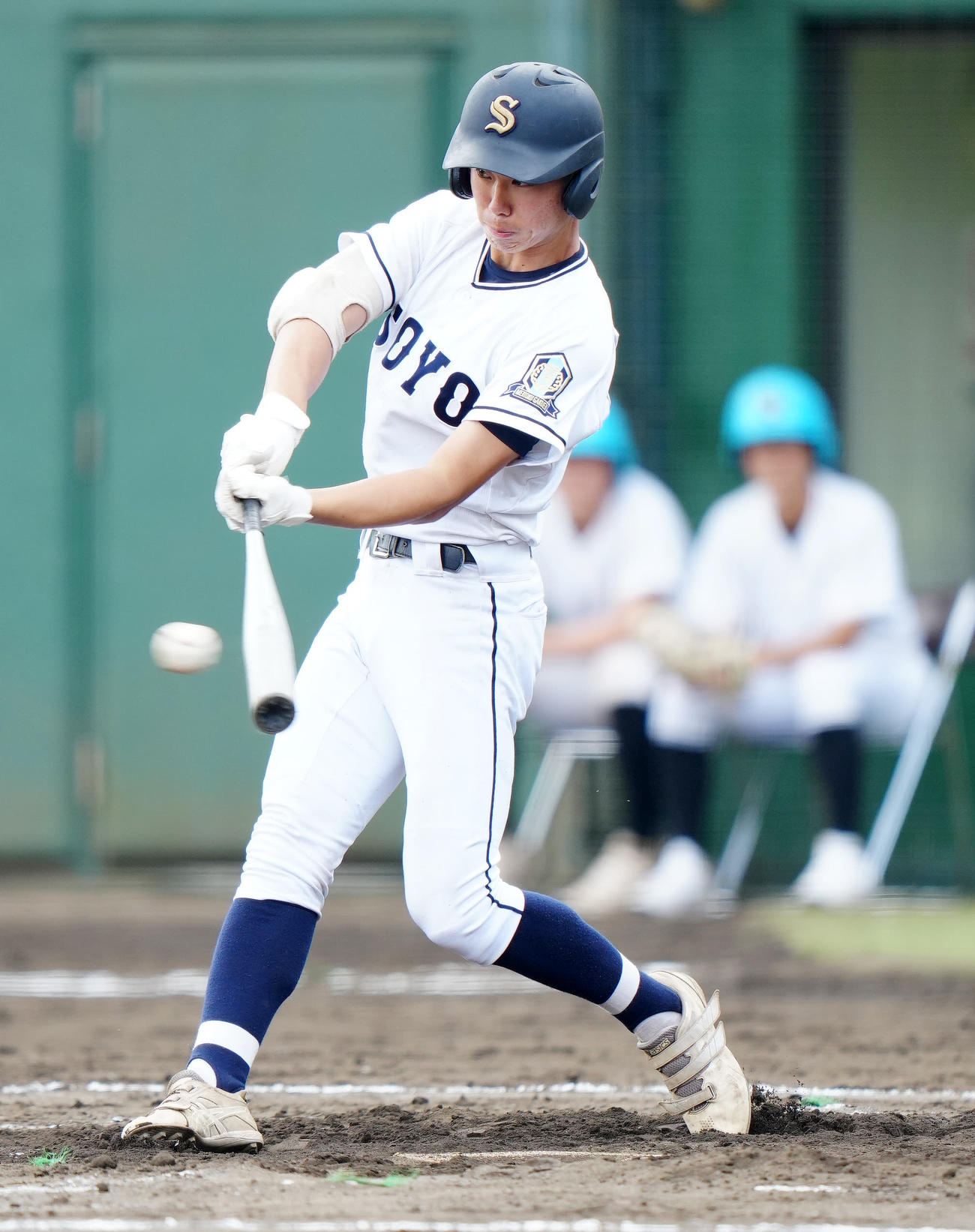 専大松戸対相洋　2回裏相洋2死一、三塁、適時打を放つ本多（撮影・江口和貴）