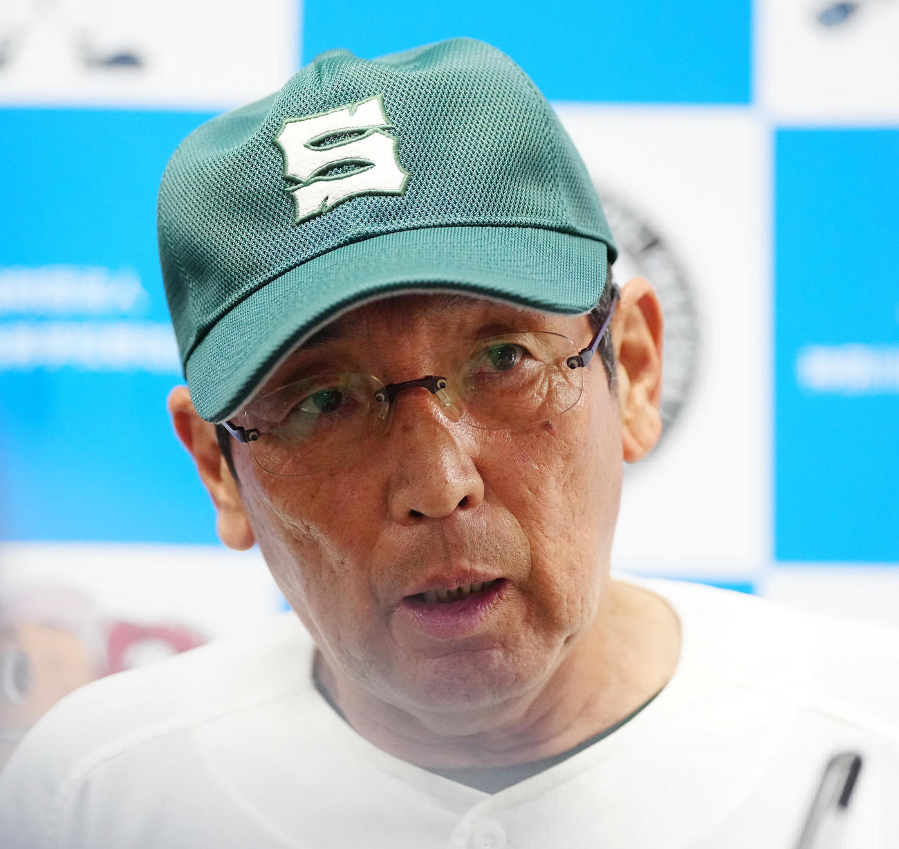 専大松戸対相洋　試合後、取材に応じる専大松戸・持丸監督（撮影・江口和貴）