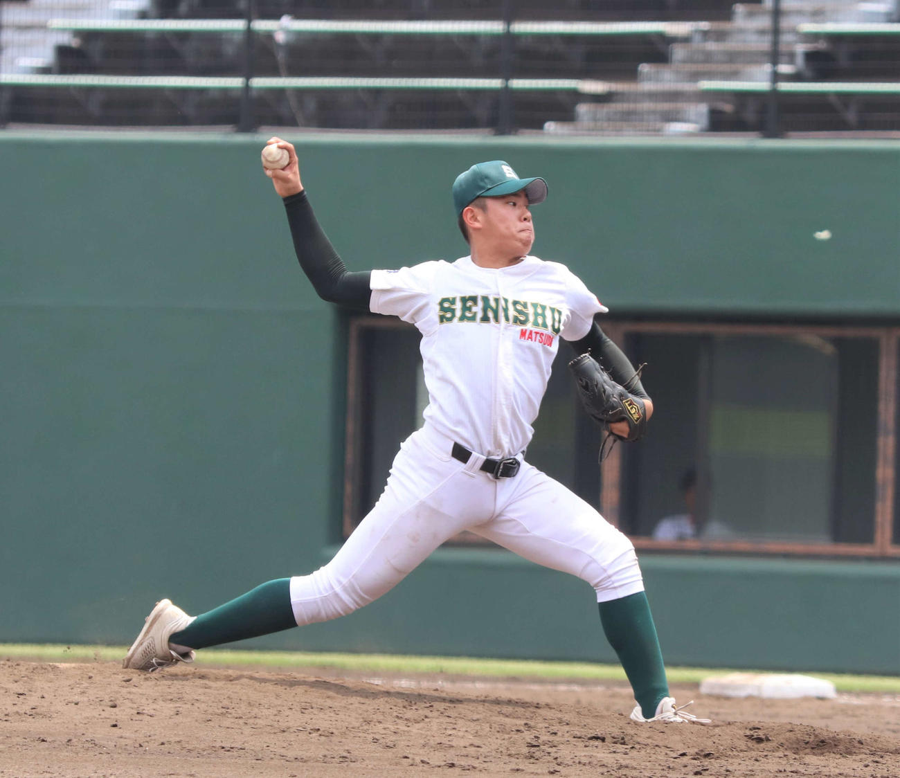 専大松戸対相洋　3回から好救援を見せる専大松戸・青野（撮影・黒須亮）