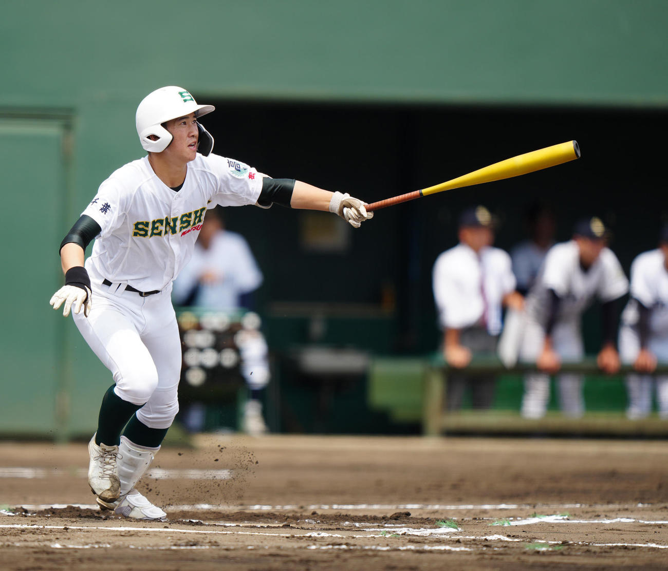 専大松戸対相洋　1回表専大松戸1死三塁、先制犠飛を放つ中山（撮影・江口和貴）