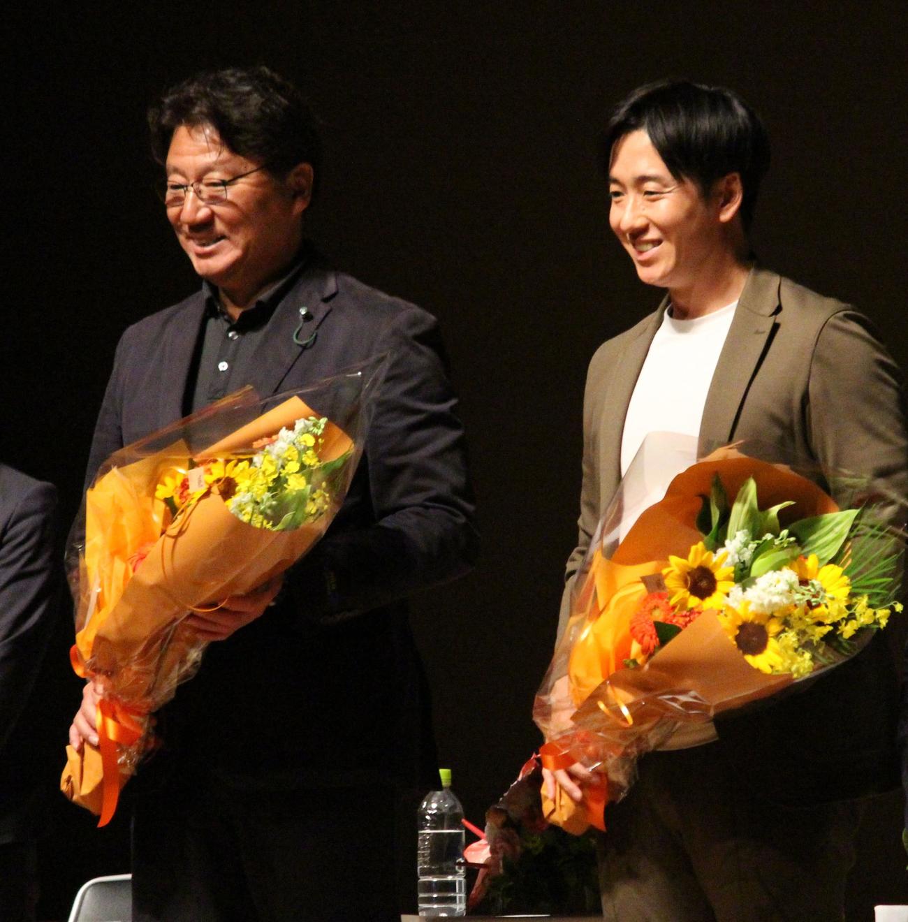 トークショーを行った「NPO法人　ファイアーレッズメディカルスポーツクラブ」の森理事長（左）と元日本ハムの斎藤氏（右）（撮影・保坂恭子）