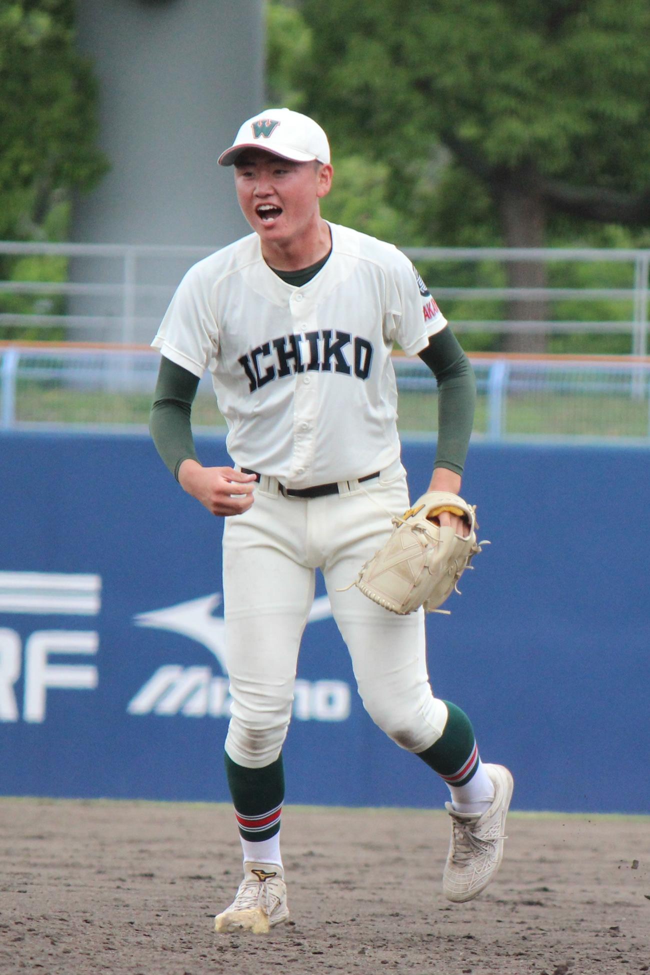 報徳学園対市和歌山　試合を締めて喜ぶ市和歌山・栗谷（撮影・柏原誠）