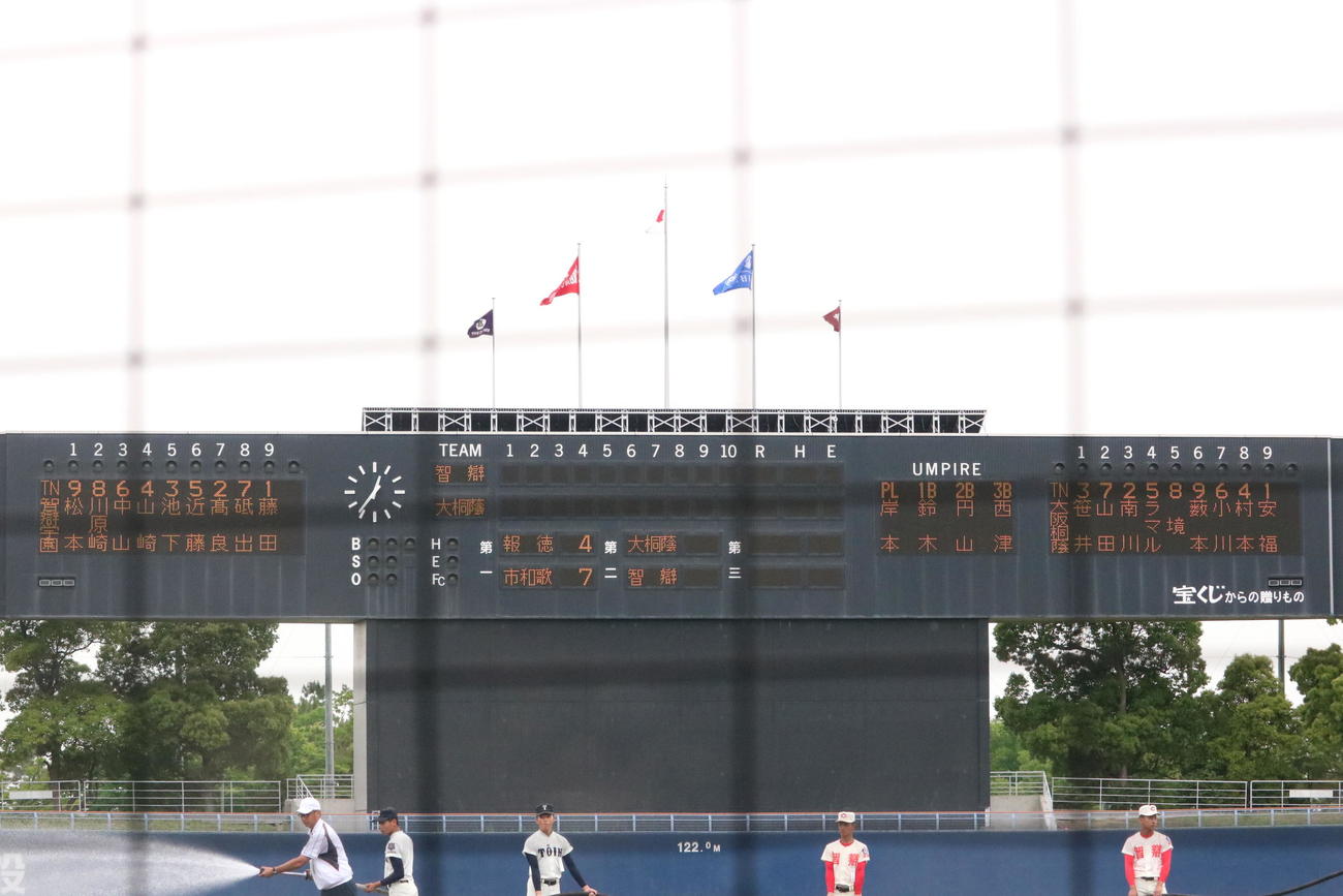 智弁学園対大阪桐蔭　両校のスタメン（撮影・林亮佑）