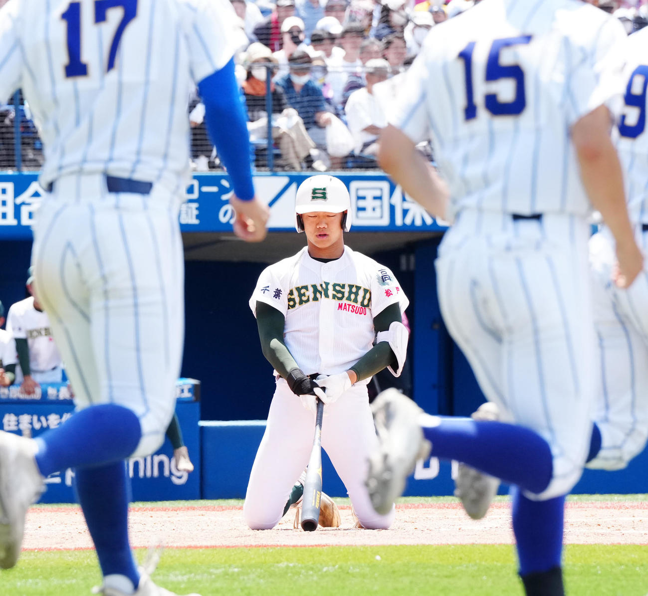 専大松戸対高崎健康福祉大高崎　9回表専大松戸2死一、二塁、空振り三振に倒れ、試合終了となり、悔しい表情の平野（撮影・江口和貴）