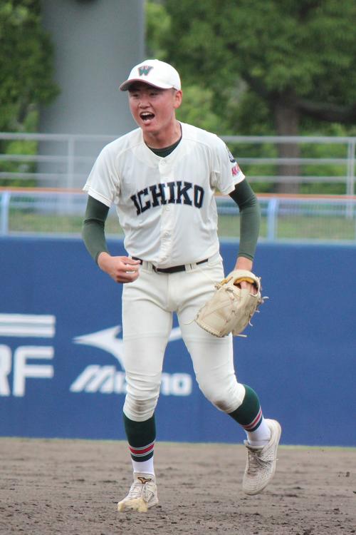 報徳学園対市和歌山　試合を締めて喜ぶ市和歌山・栗谷（撮影・柏原誠）