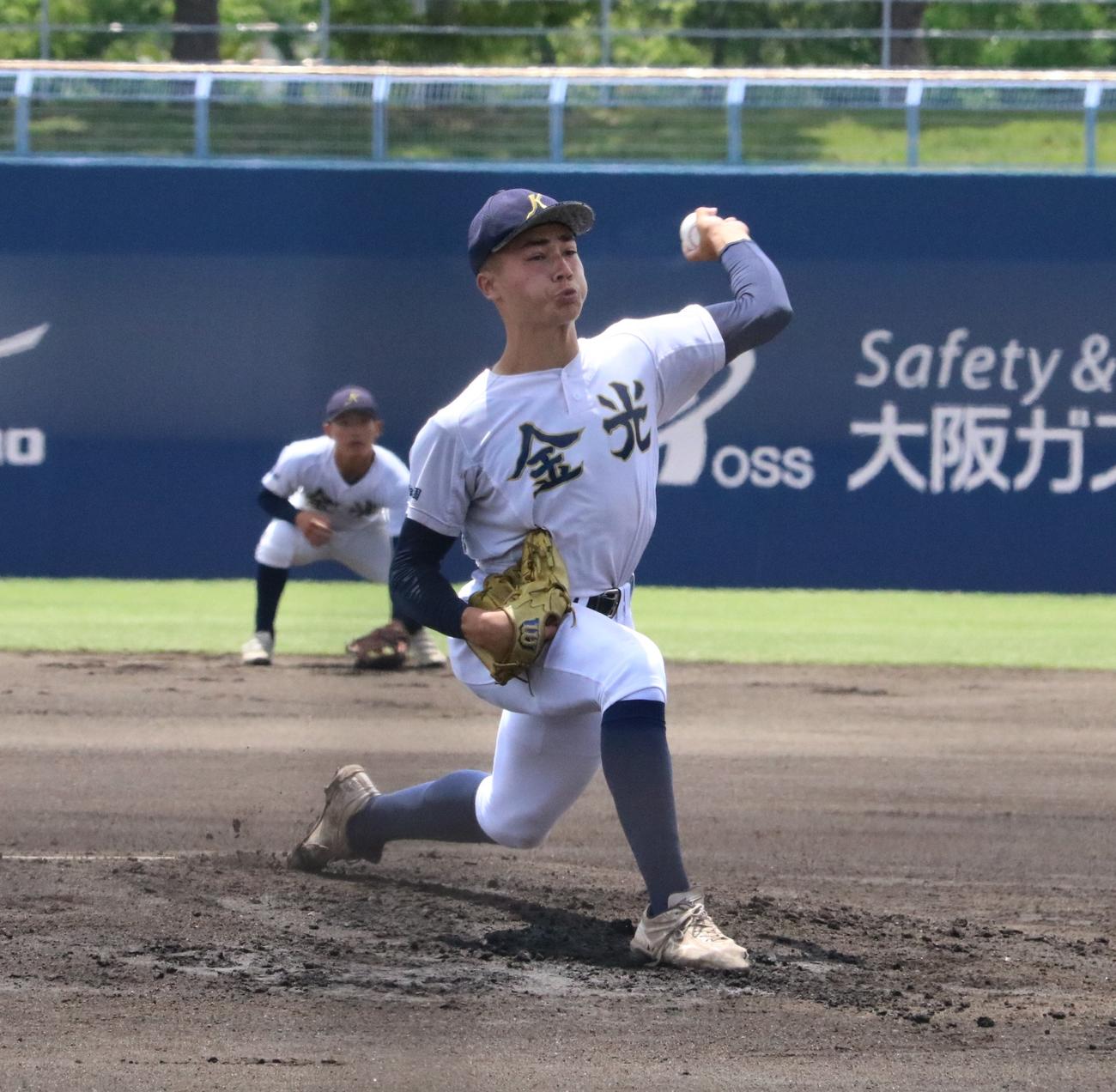 金光大阪対近江　金光大阪先発のキャリー・パトリック波也斗投手（3年）（撮影・林亮佑）＝2023年5月28日、大阪シティ信用金庫スタジアム