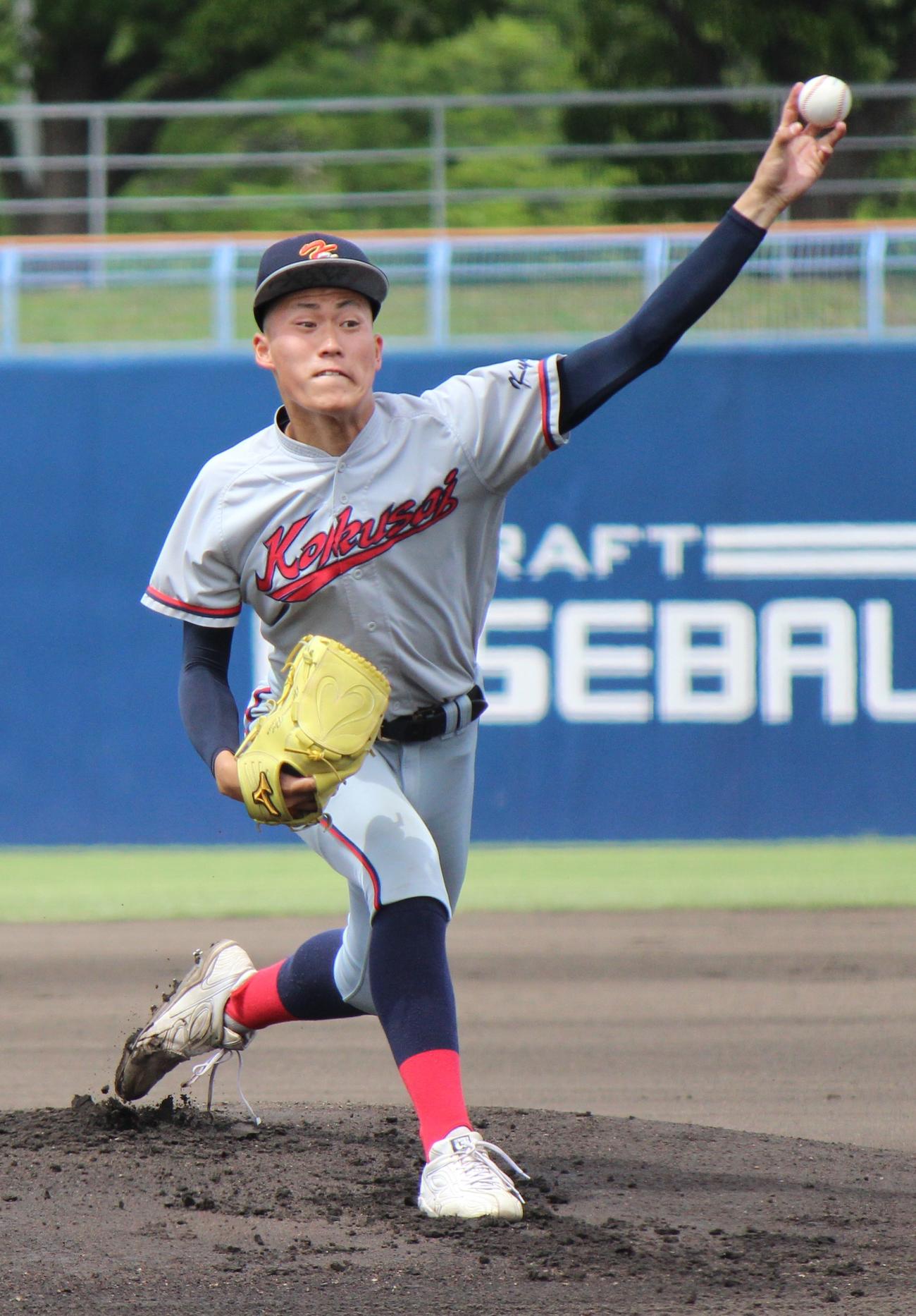 近大付対京都国際　京都国際の先発・杉原（撮影・柏原誠）