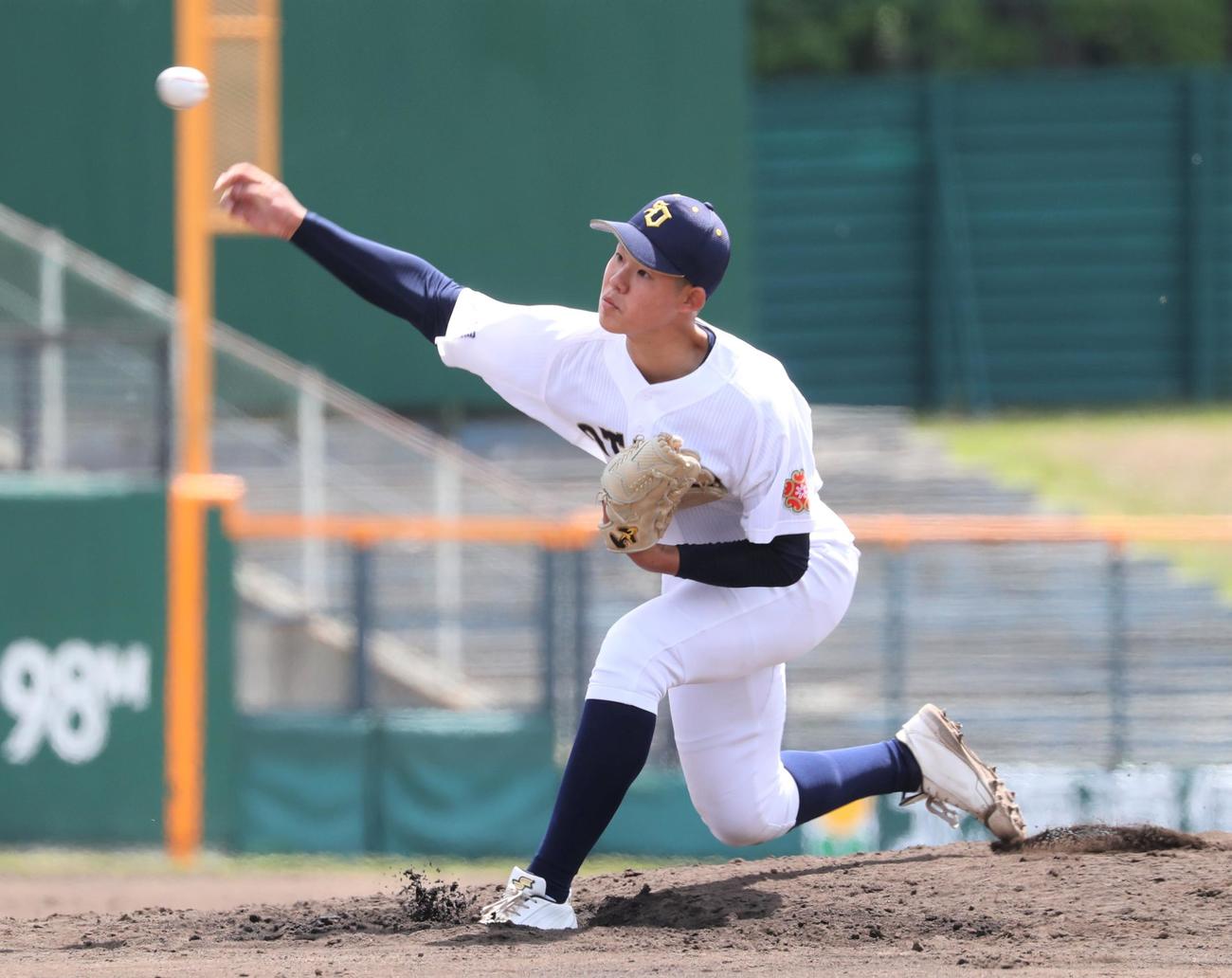岩見沢東対札幌大谷　5回から登板し4イニングを無失点に抑える札幌大谷・瀬尾（撮影・黒川智章）