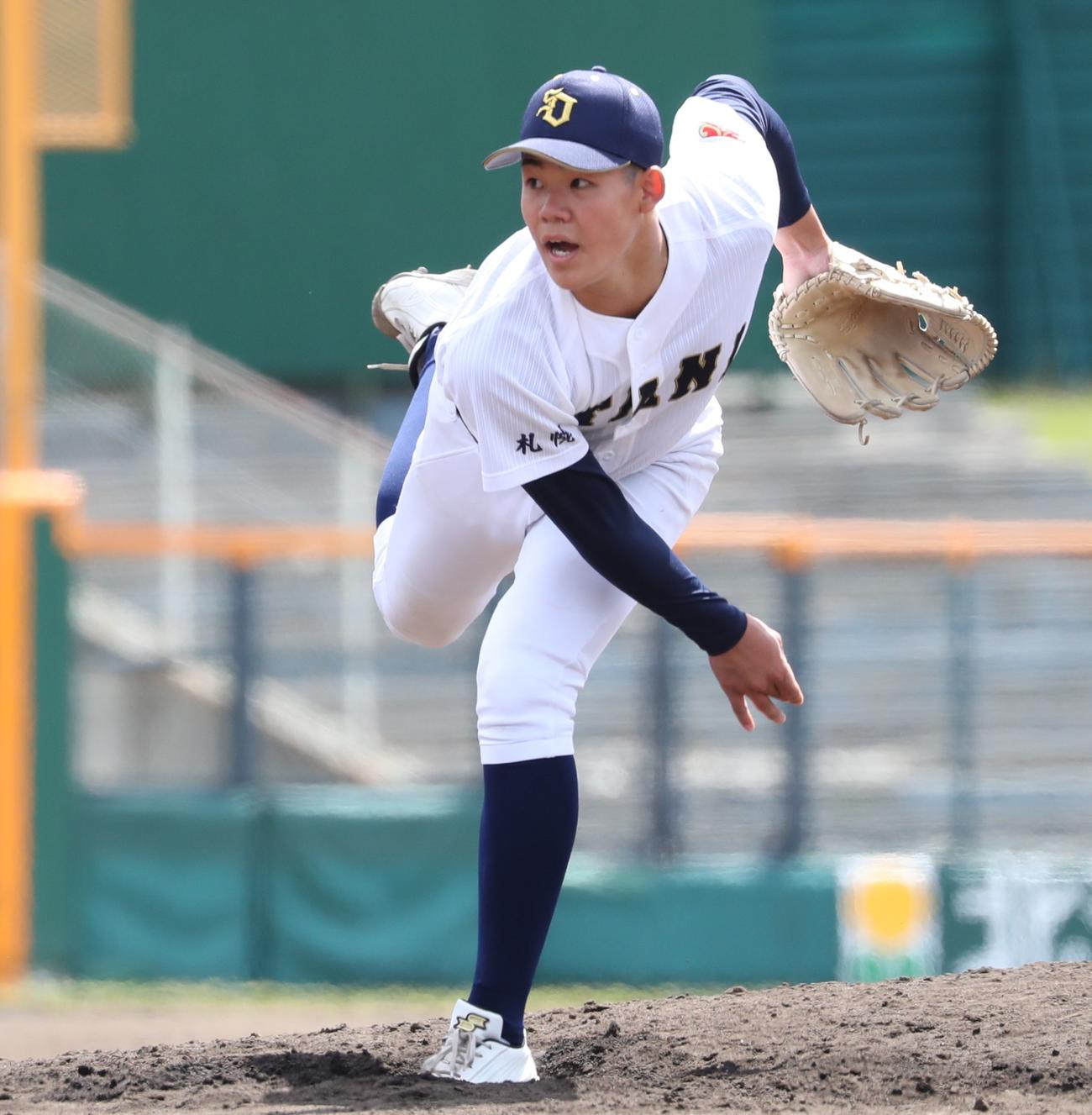 岩見沢東対札幌大谷　5回から登板し4イニングを無失点に抑える札幌大谷・瀬尾（撮影・黒川智章）