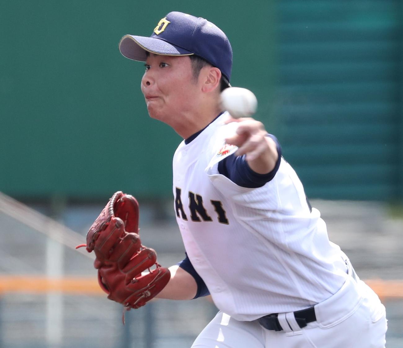 春季北海道野球大会　岩見沢東対札幌大谷　4回まで無失点に抑える札幌大谷・及川（撮影・黒川智章）