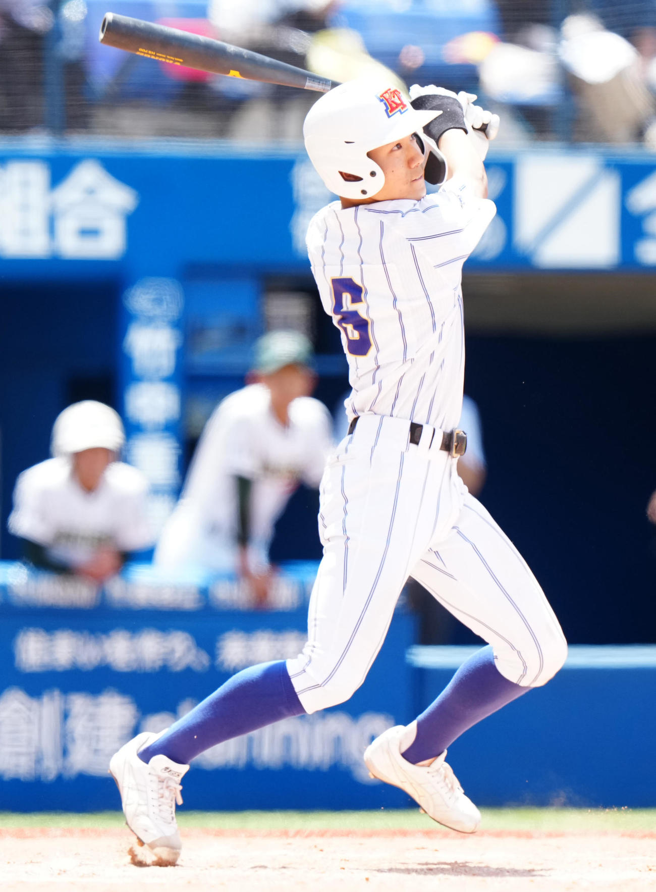 専大松戸対高崎健康福祉大高崎　8回裏高崎健康福祉大高崎2死一、二塁、2点適時三塁打を放つ半田（撮影・江口和貴）