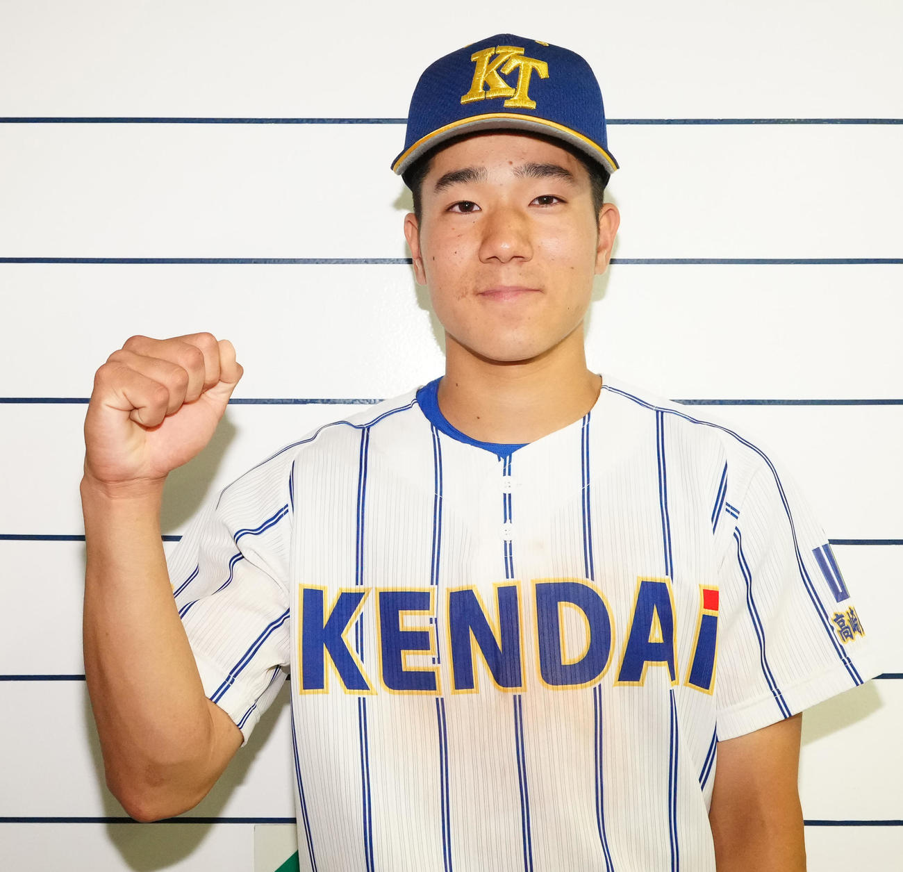 専大松戸対高崎健康福祉大高崎　試合後、ガッツポーズを見せる高崎健康福祉大高崎・半田（撮影・江口和貴）
