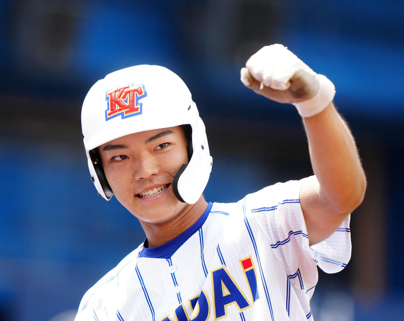 木更津総合対高崎健康福祉大高崎　4回裏高崎健康福祉大高崎2死二塁、2点本塁打を放ち、ガッツポーズを見せる森田（撮影・江口和貴）